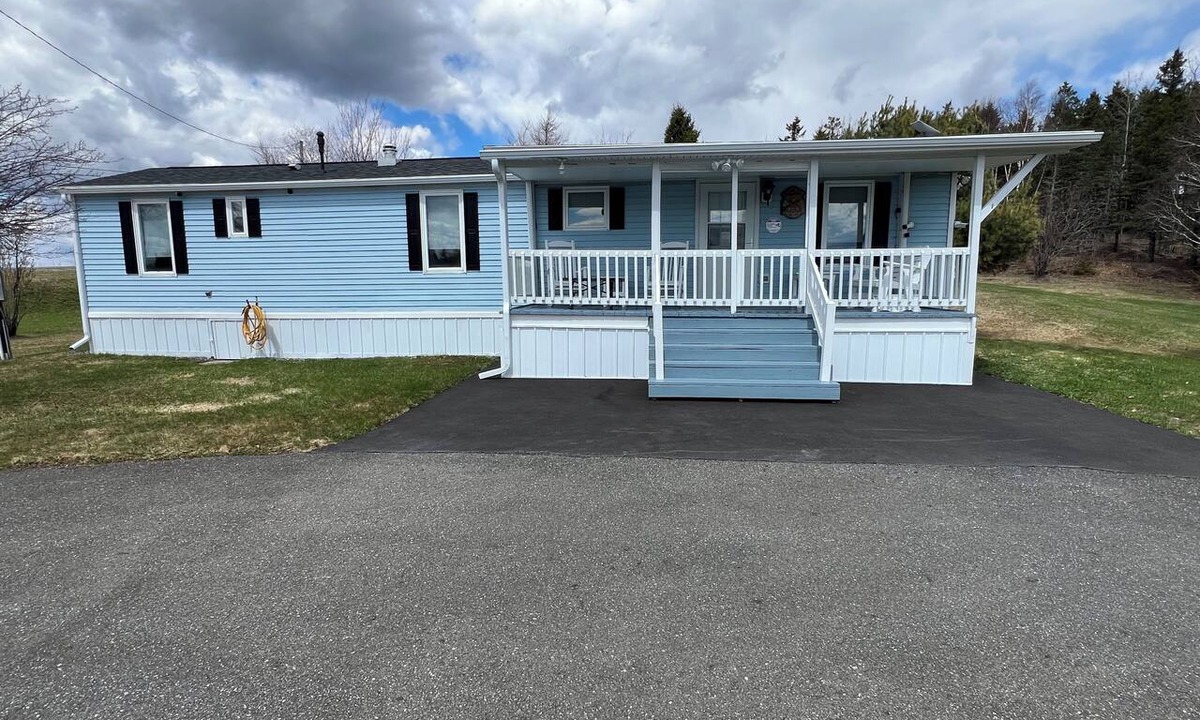 Fort Kent House | Cozy 2-bedroom mobile home in fantastic New Canada with AC