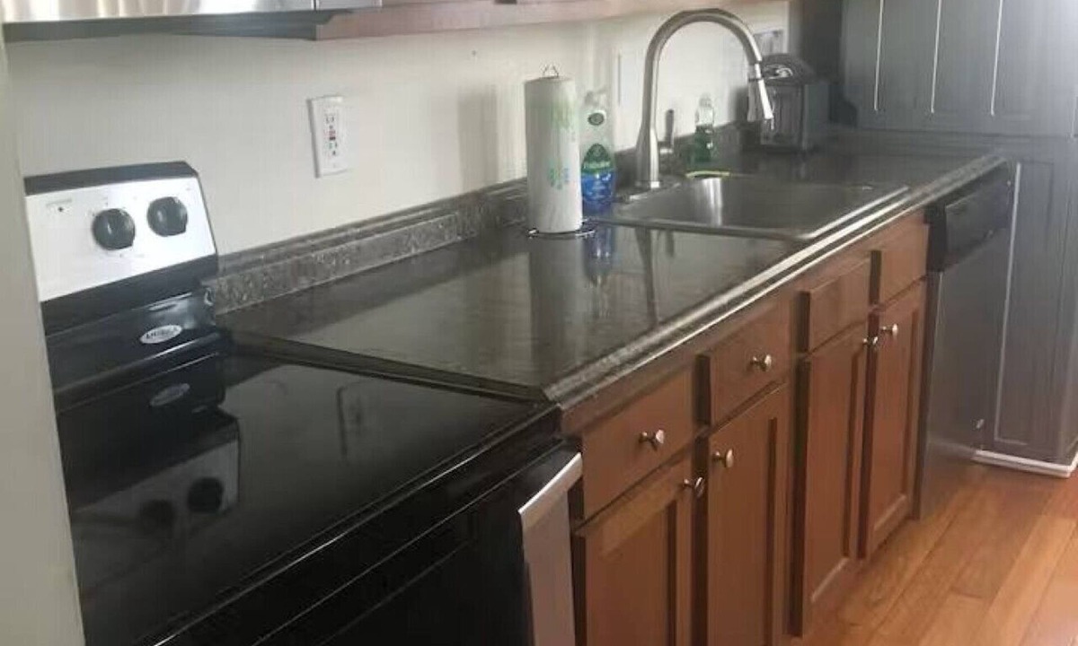 Niskayuna House | Cozy 2 Bedrooms | Full Kitchen | Smart TV
