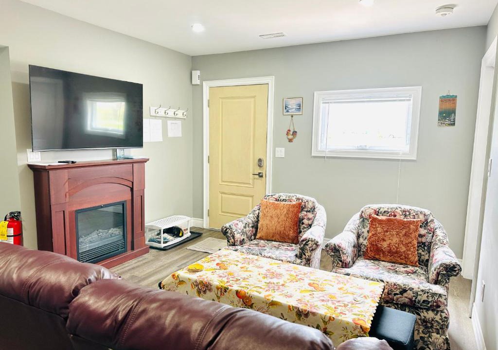 Virgil House | Cozy 3-bedroom farmhouse in wine-country