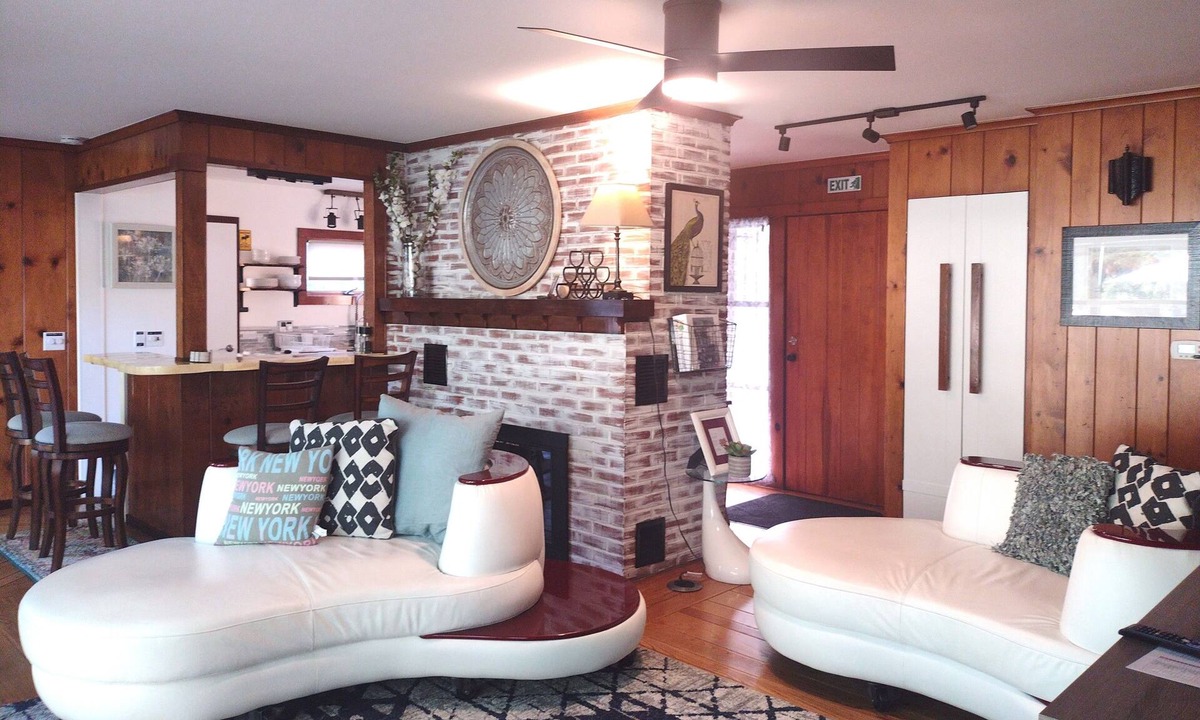 Olcott House | Cozy 3-bedroom house, attached garage & private yard. Boat parking is available.