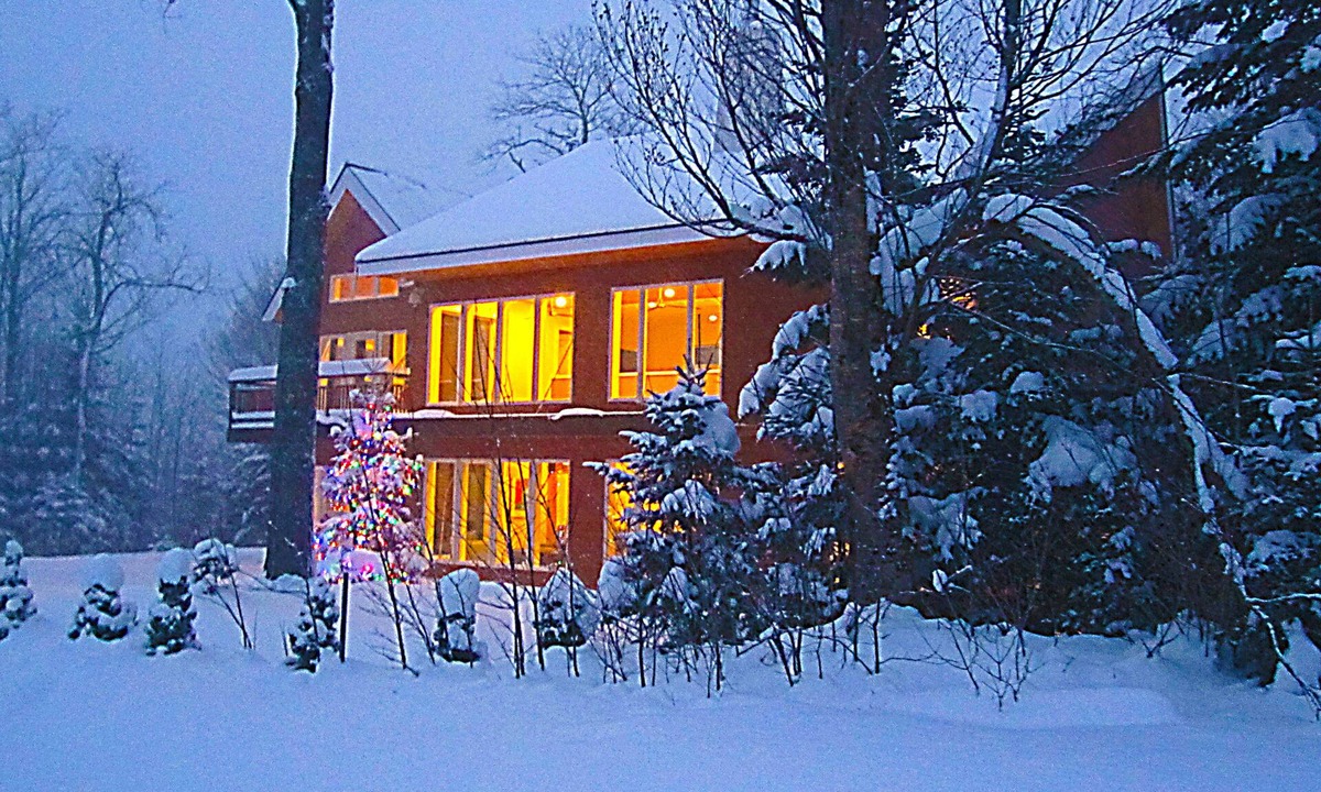 Carroll House | Cozy And Chic Modern Home in the Heart of BrettonWoods - 12” NEW SNOW FROM STORM