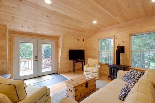 Northeast Harbor Apartment | Cozy Apt w/Deck, ~ 5 Miles to Acadia Nat'l Park!