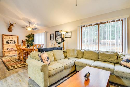 Bartlett House | Cozy Bartlett Condo w/Deck & Resort Amenities!