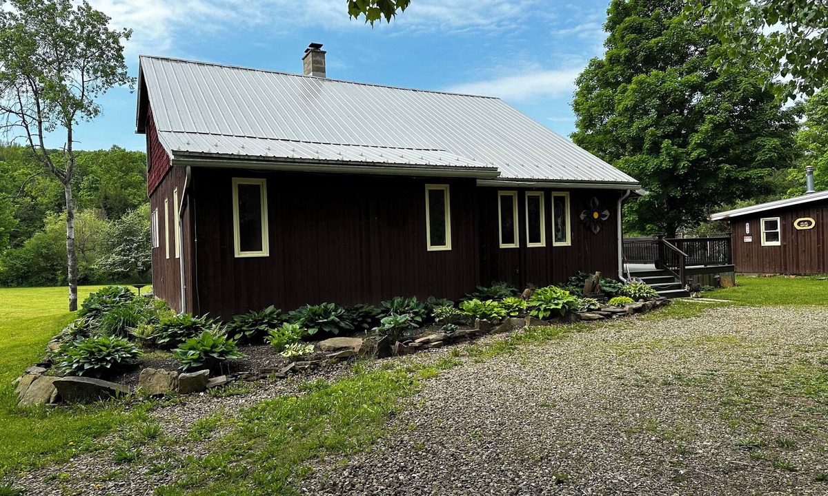 Scio House | Cozy Beautiful cottage home, w/hot tub and pet friendly