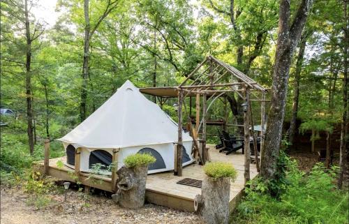 Honey Grove Other | Cozy Bell Tent Retreat with Oak Bar Deck near Nature Trails, Honey Grove, TX