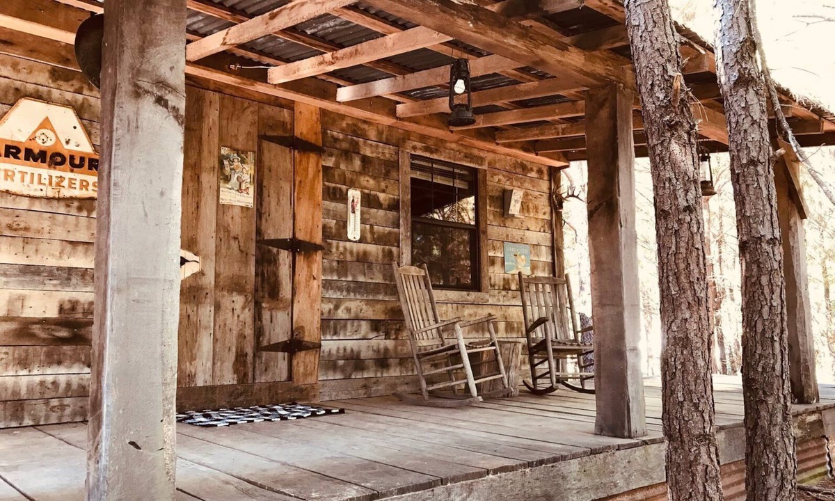 Eustace Cabin | Cozy Cabin in the woods at Bluegill Lake Cabins