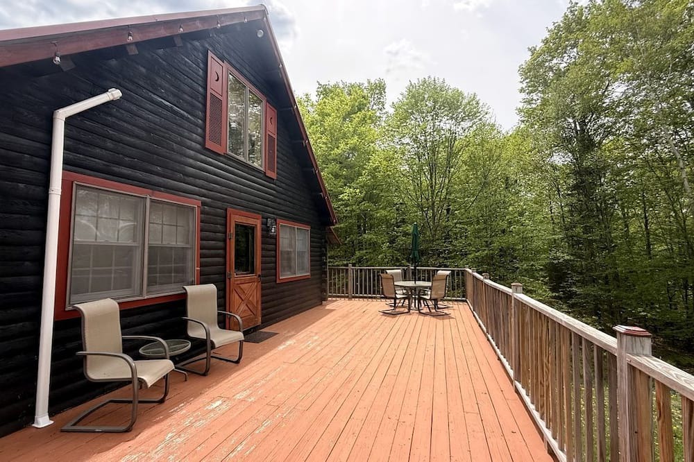 Greenville Junction Cabin | Cozy Cabin Retreat with Lake Access & Year-Round Adventure in Greenville, Maine