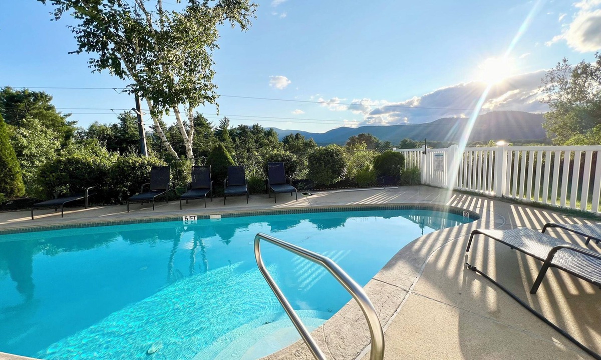 Bartlett Condo | Cozy Cabin Style Condo near Cranmore Mountain and downtown North Conway