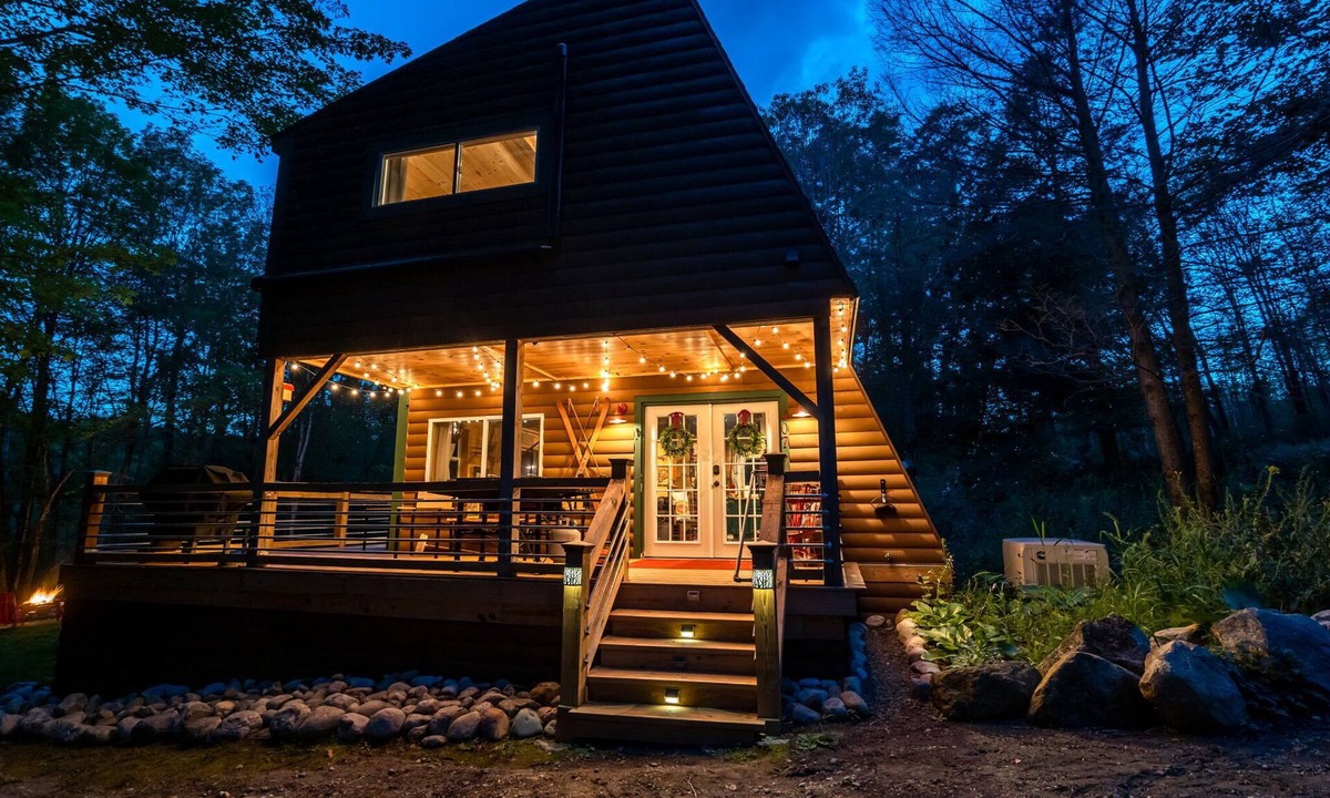 Hague Cabin | Cozy Cabin w/hot tub, 2 mi from Lake George, 24 acres, fireplace
