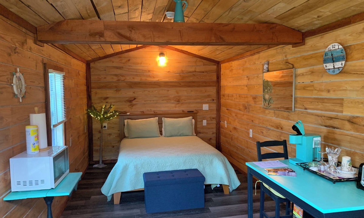 Watkins Glen Cabin | Cozy cabin with WiFi and AC in serene Watkins Glen.
