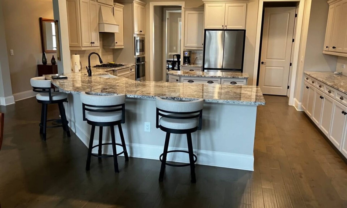 Alma Ski Chalet | Cozy chalet with fitness room, WiFi in adorable ATL