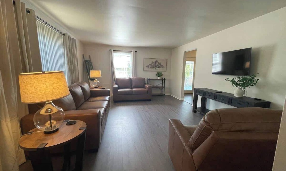 Monaca Apartment | Cozy Colonial Retreat