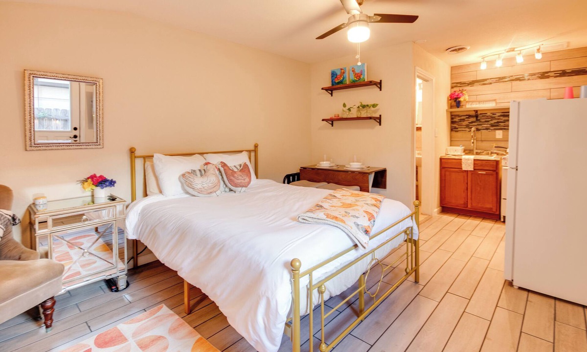 Dallas Apartment | Cozy Coop Mins to FIFA Fan Fest & Downtown Dallas