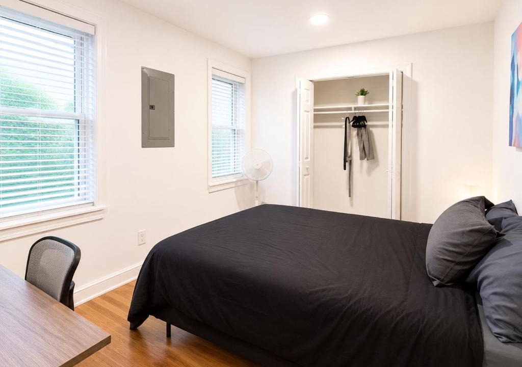 Corn Hill House | Cozy Cornhill Getaway, Free Parking KitchenWD