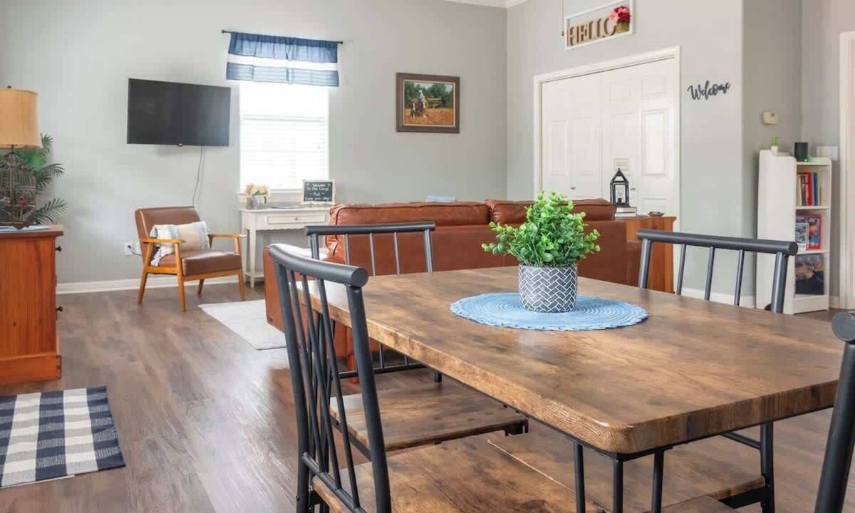 Waco Cottage | Cozy Cottage Summary: