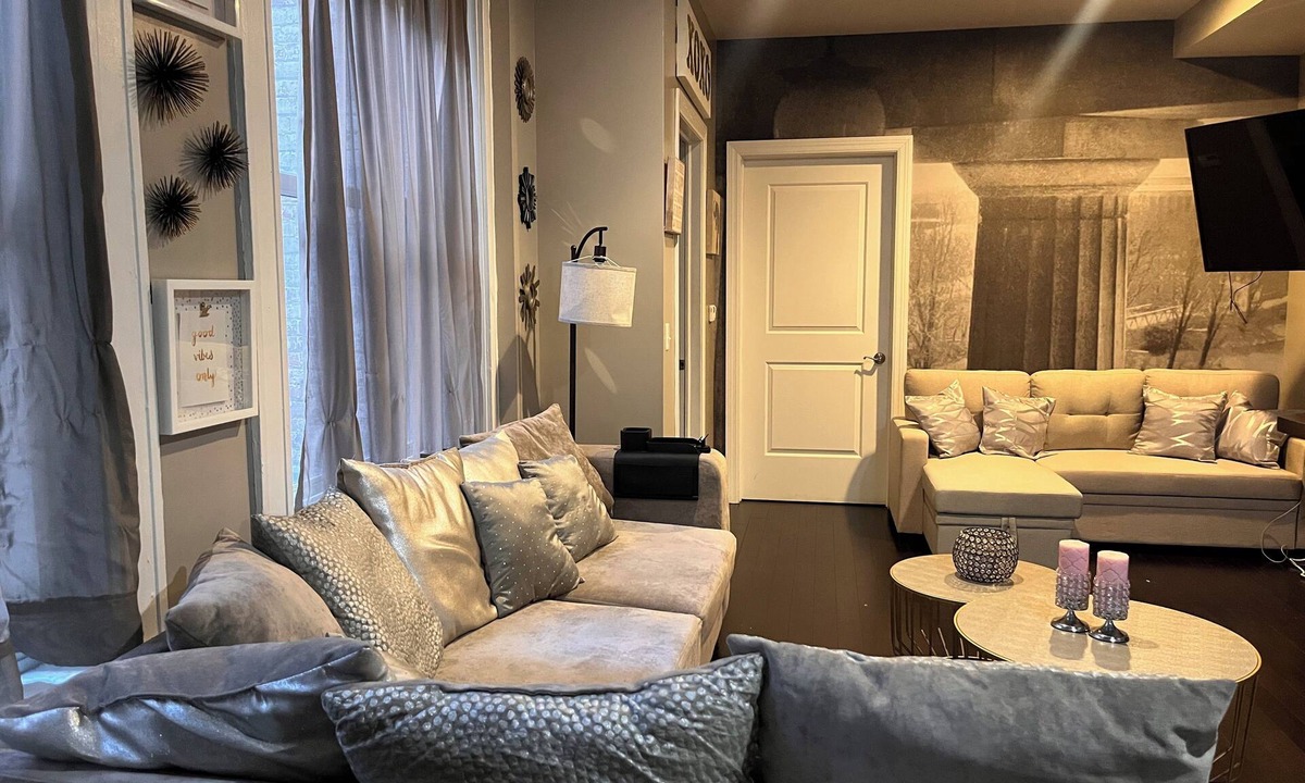Downtown Buffalo Apartment | Cozy Downtown Buffalo 2BR/2BA near clubs, arena, dining, and nightlife.