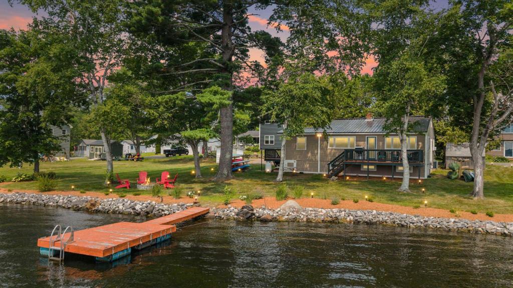 Winthrop House | Cozy Keyes Cottage