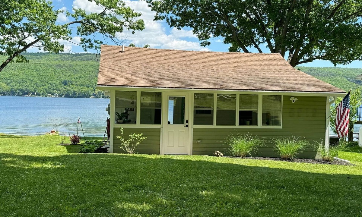 Honeoye Cottage | Cozy Lake Front Cottage