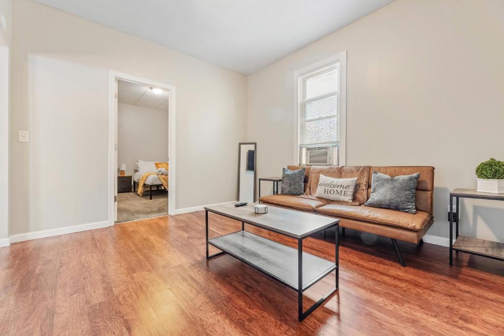 Little Italy Apartment | Cozy Little Italy Apt Fast Wifi Pet Friendly
