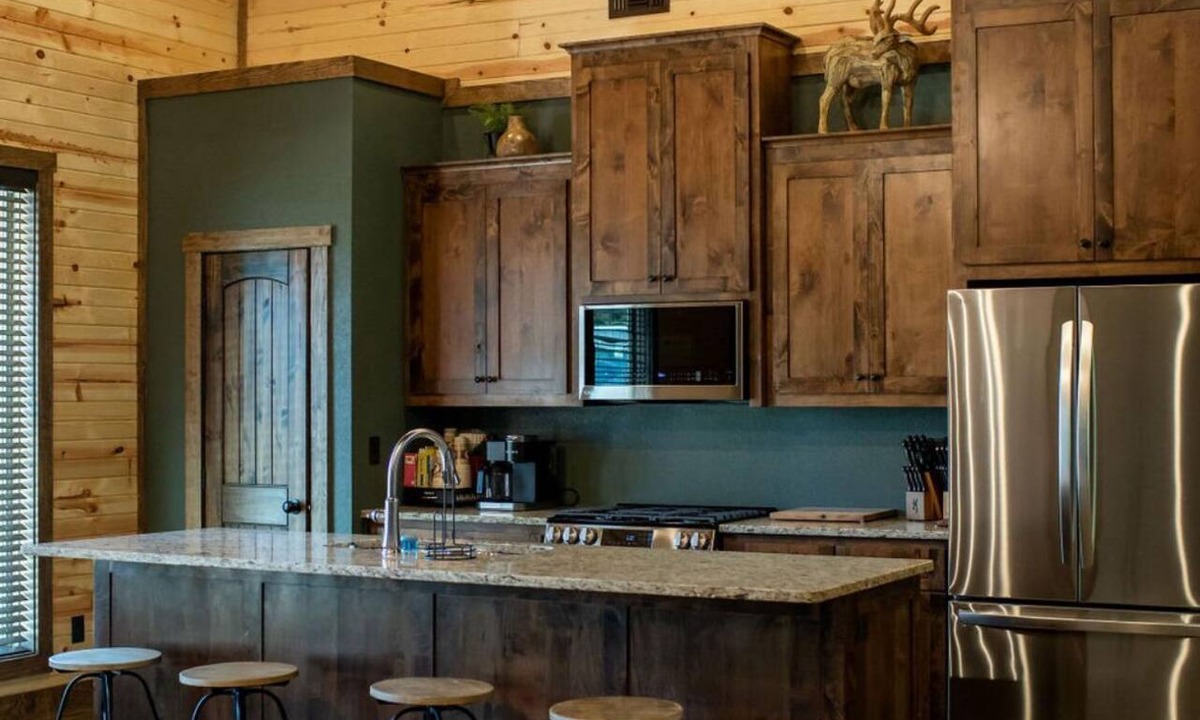 Simms Cabin | Cozy Lodge at Ward Creek Ranch close to interstate and wedding venues.