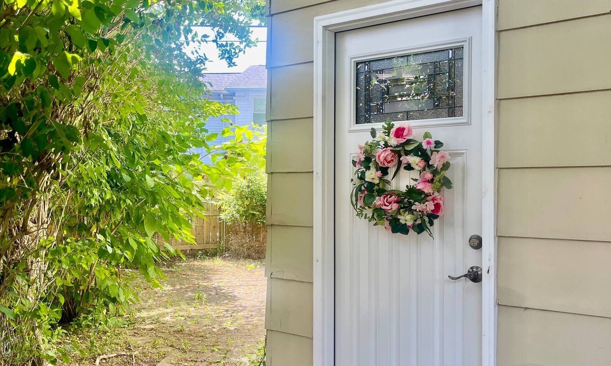 Amherst House | Cozy Loft suite in Amherst NY (No Pet)