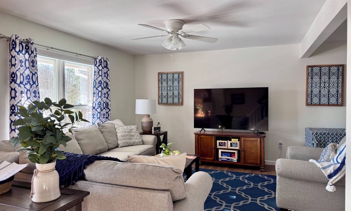 State College House | Cozy, Modern, Clean, 3 BR Oasis: Grill, Parking, Near PSU The Cubhouse