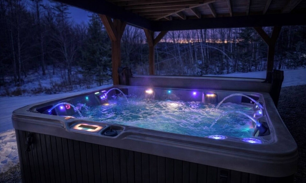 Bethel House | Cozy & Modern Ski Getaway Hot Tub Near Sunday River & Mt Abram-Sleeps 16+