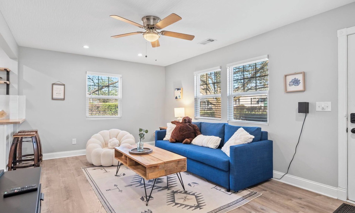 Near East Columbus House | Cozy pet friendly Downtown Ranch W/Yard + Garage