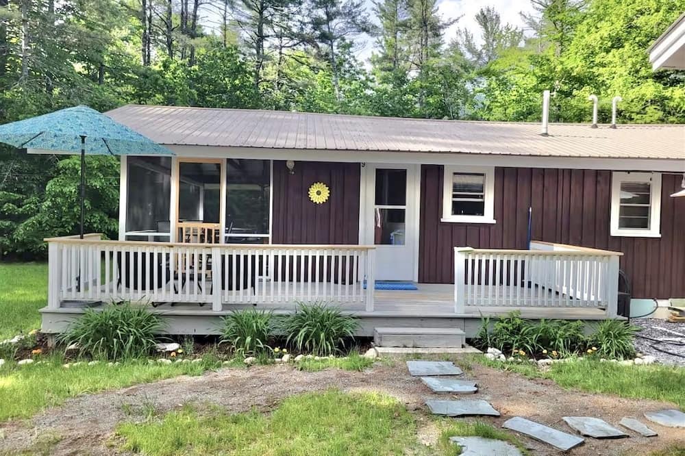 Naples Cabin | Cozy Sebago Lake Cabin with Private Boat Access, Guest House and Kayaks, Sebago Maine