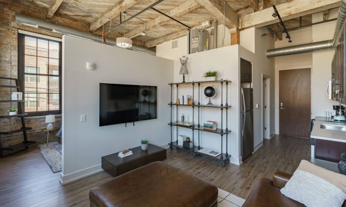 Italian Village Apartment | Cozy Short North Loft Apt.