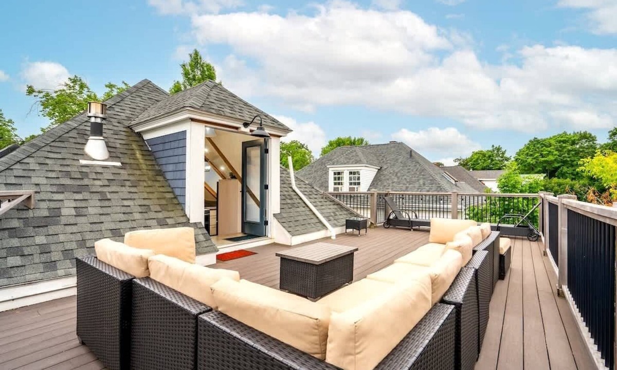 Oakdale Apartment | Cozy Stay w/Roof Deck | Parking | 5 Min Downtown
