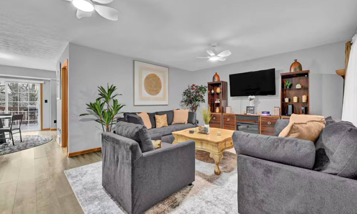 Akron House | Cozy stylish home near Akron ~Canton/sleeps 8