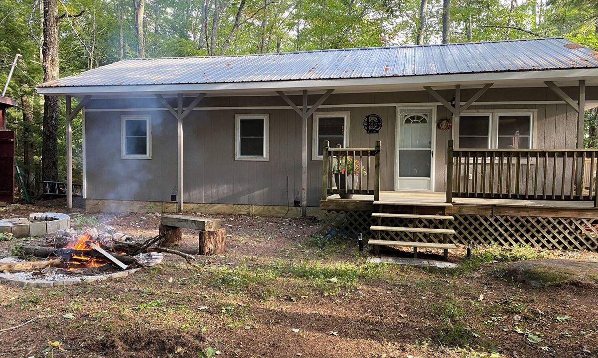 Bridgton Cabin | Cozy waterfront cabin w/AC and Hot Tub; dog friendly - 25% off Memorial Weekend