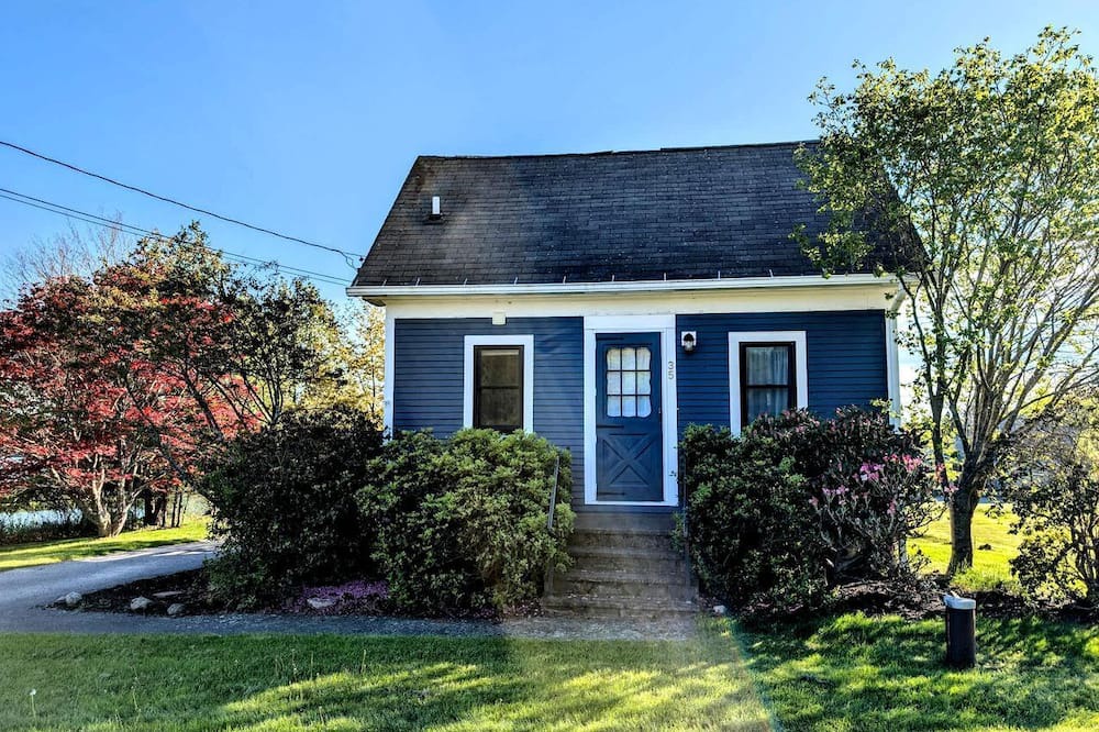Prospect Harbor Cottage | Cozy Waterfront Cottage with Private Beach and Fire Pit Near Gouldsboro, Maine