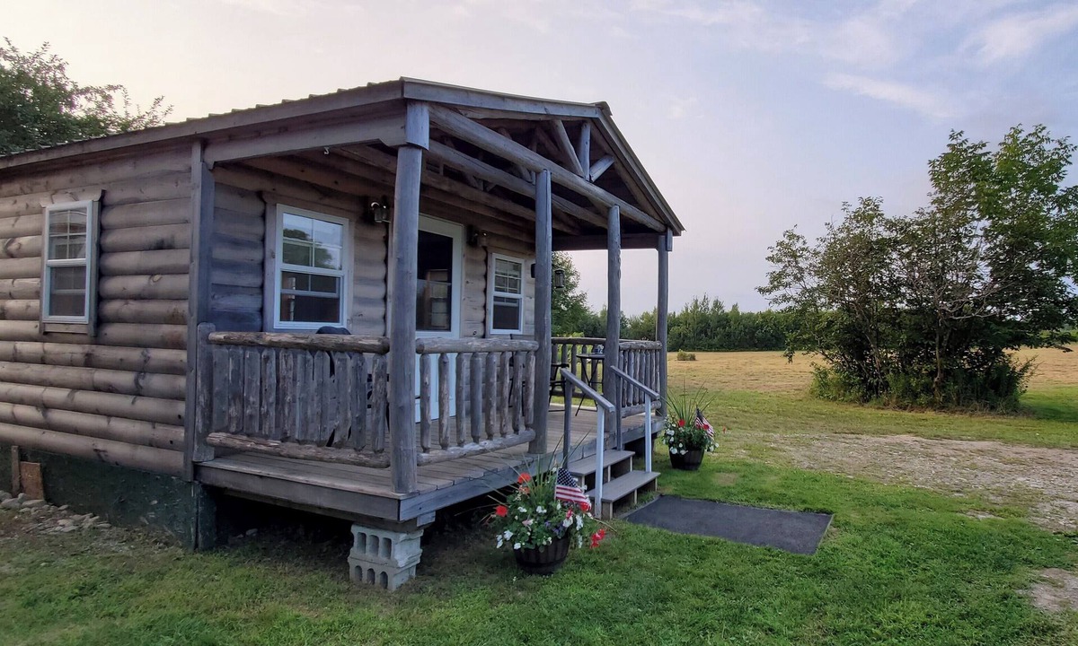 Ellsworth Cabin | Cozy year round cabin near Acadia and ATV trails, and pet friendly!