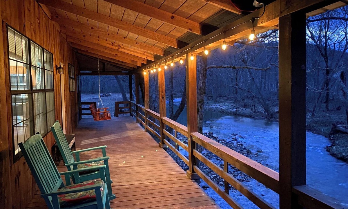 Newnata Cabin | Creekside accommodations near Mt. View - Pet Friendly and a kids paradise