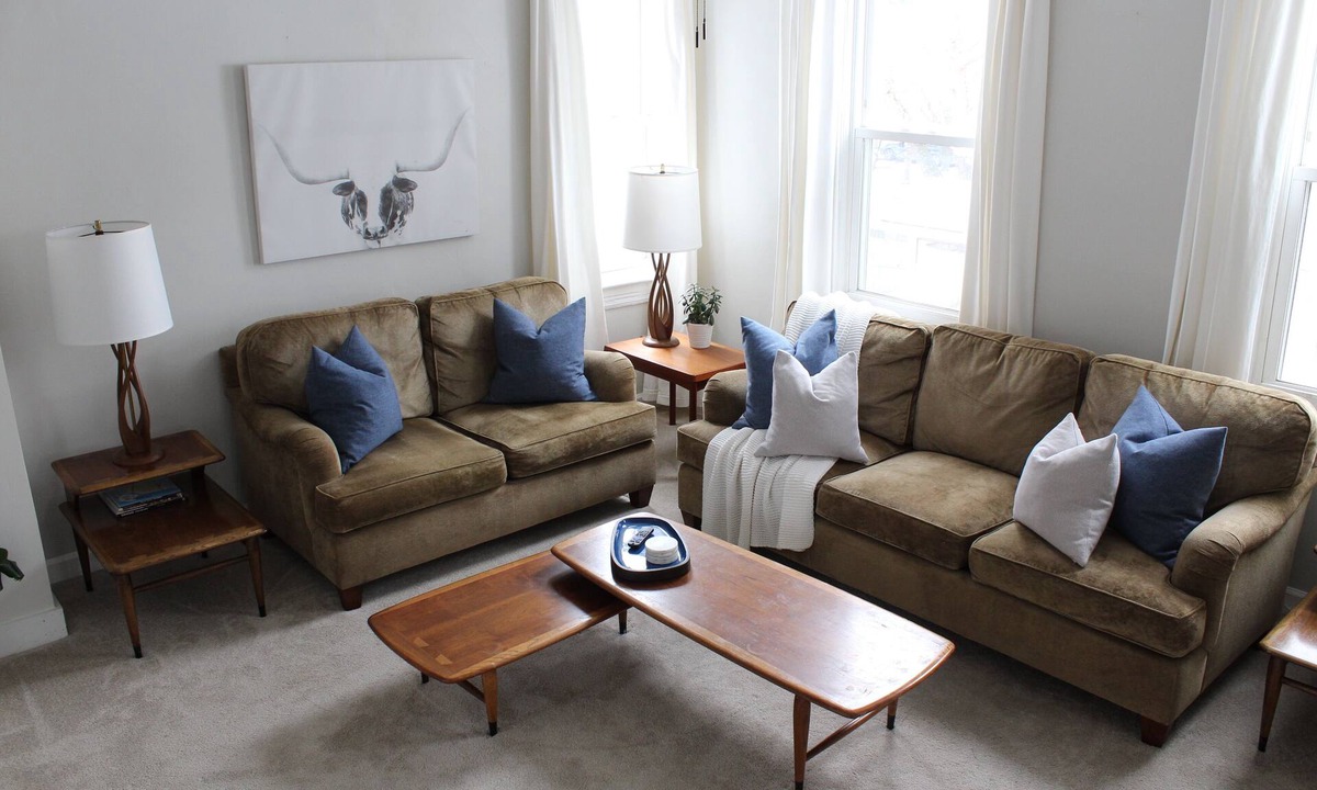 Cleveland House | Crisp 2 bedroom upstairs apartment in historic duplex
