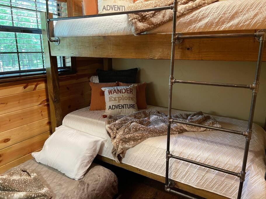 Pickens House | Cross Timbers Cabin on Private 12.5 Acres + Hot Tub