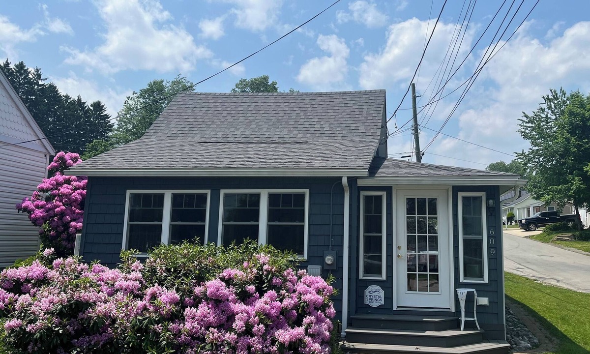 Edinboro Cottage | Crystal Springs Lakeside Cottage in Edinboro just steps from the lake!