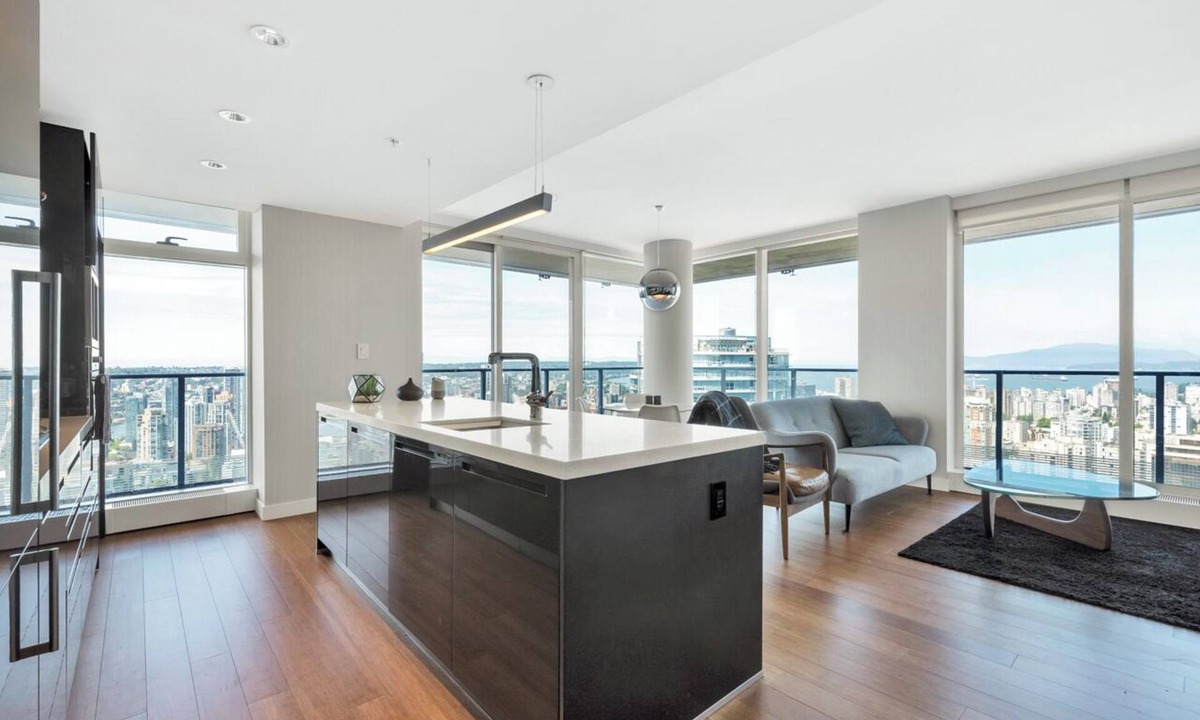 Yaletown Condo | D42 - Amazing, Exceptional Corner Unit At Telus Garden