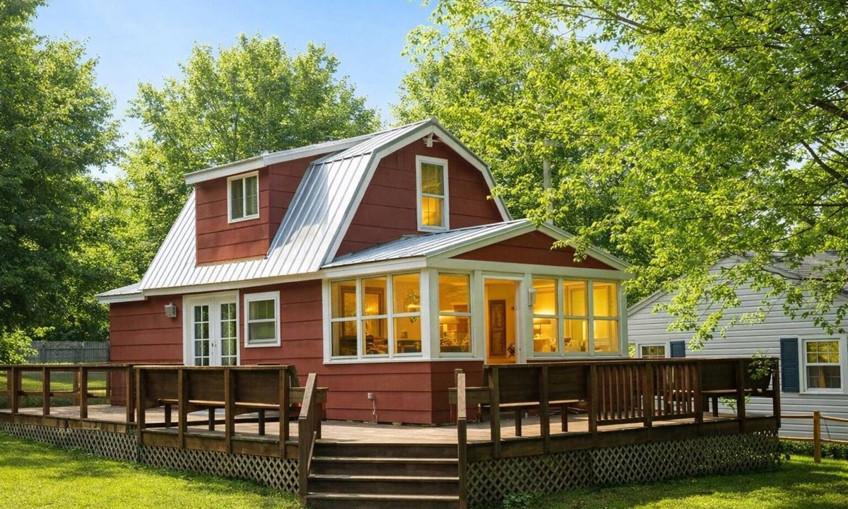 Castile Cottage | Darling cottage near entrance to Letchworth State Park overlooking Silver Lake!