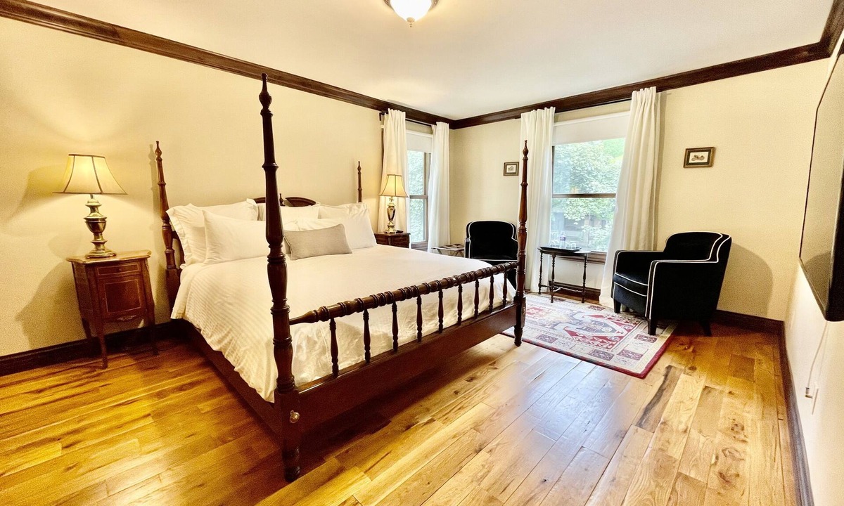 Rochester House | Dartmouth House Inn