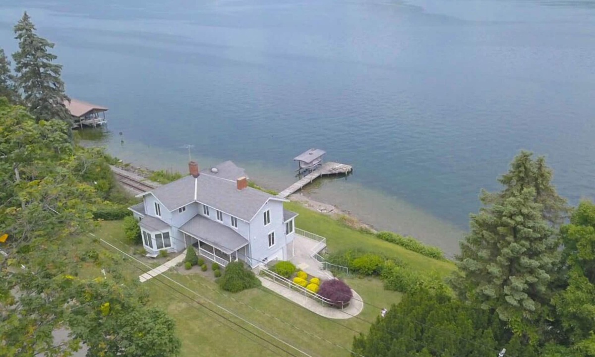Town of Reading Cottage | Dean Lake House:"Historic Seneca Lake Home"