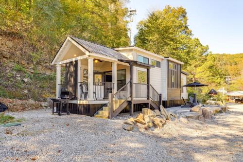 Cookeville House | Deck, Grill & Fishing Pond: Modern Cookeville Gem