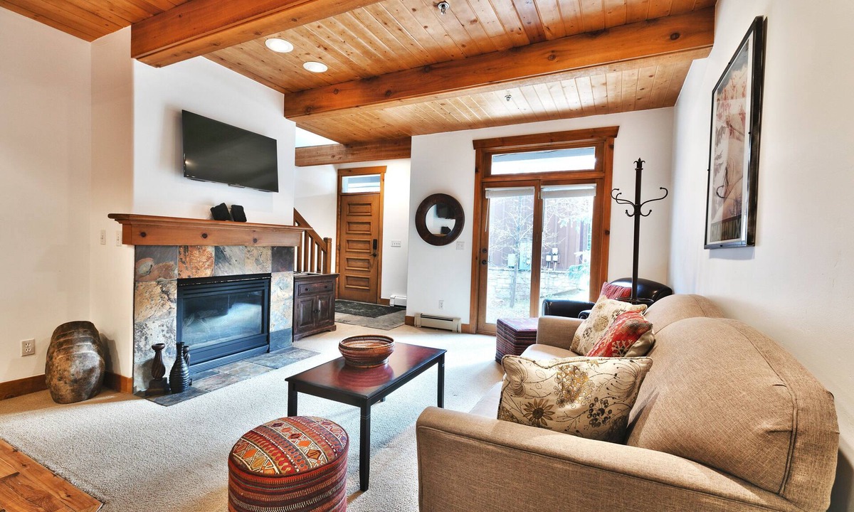 Deer Valley House | Deer Valley Drive - Easy Walk/Shuttle to Skiing and Main St.