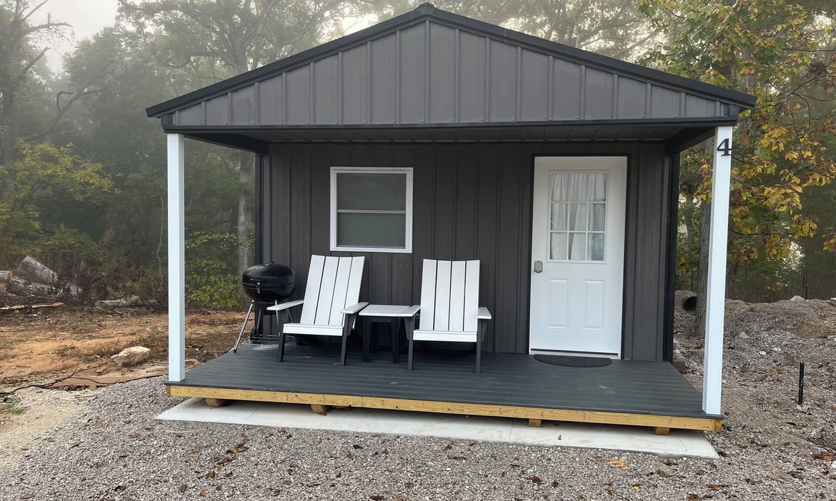 Johnson County Cabin | Delightful Cabin #4 close to Warrensburg, Knob Knoster, and Clinton.