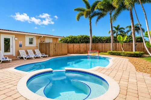 Dania Beach House | Deluxe Home Heated Pool & Jetted Tub near Beach