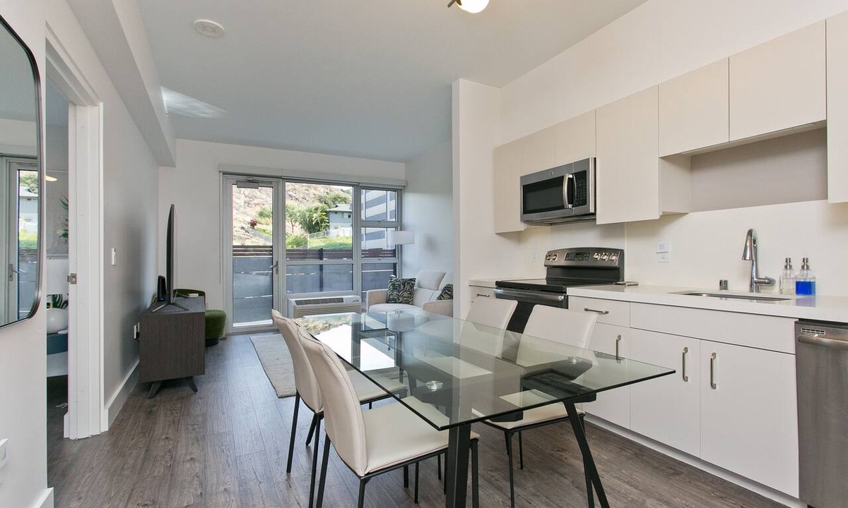 Portlock Condo | Designer Condo in Hawaii Kai! Close to beaches, shopping, hiking!
