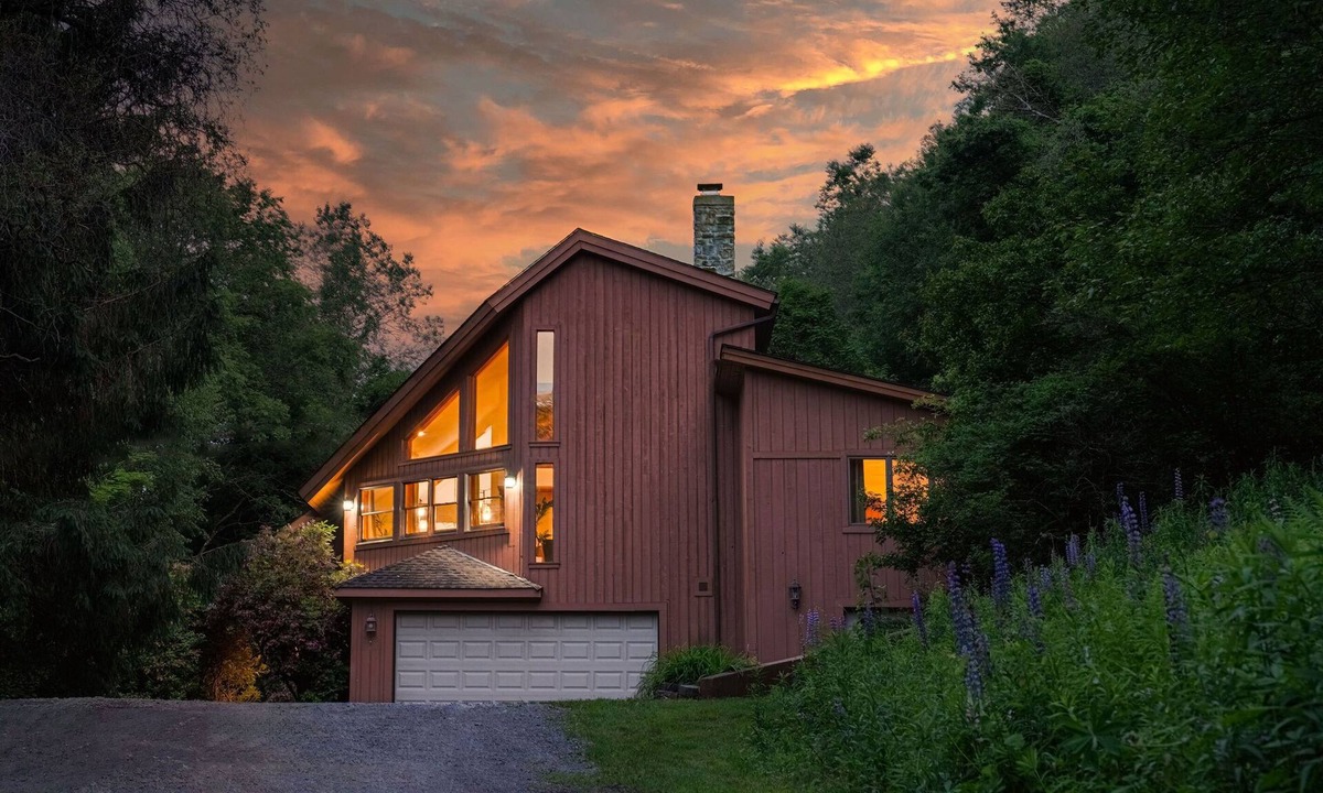 Coudersport Cabin | Designer Forest Cabin w/Hot Tub Near CherrySprings