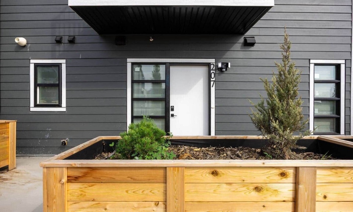 Crescent Heights House | Designer Studio with City view